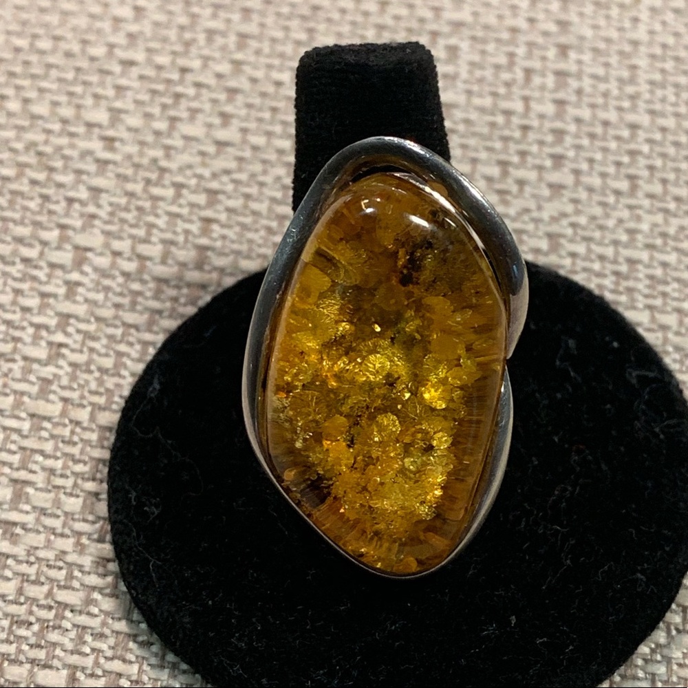 Anbar ring with silver